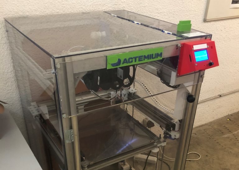 A Green Transition in Industry: Creating a 3D printer using recycled material